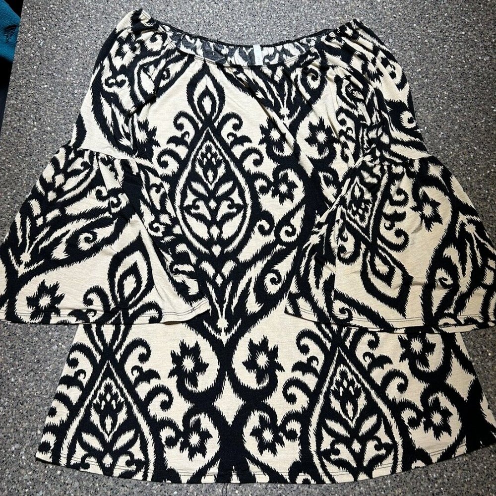 Pink Coconut Boutique Black and Beige Bell Sleeves Above Knee Dress (DR004)